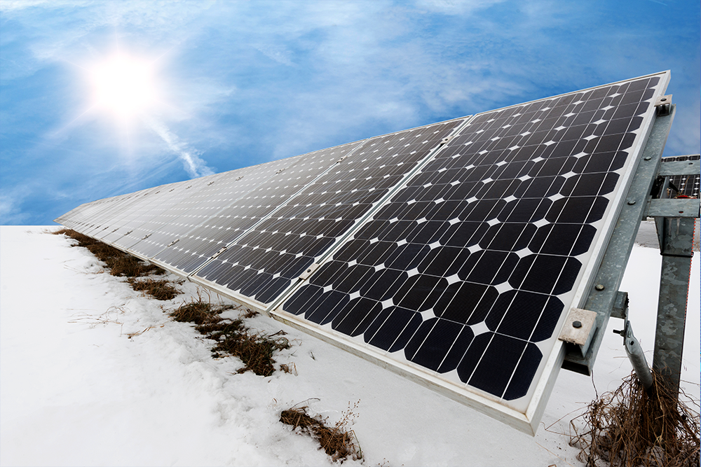 AdobeStock_136651659 ee solar system in snow winter