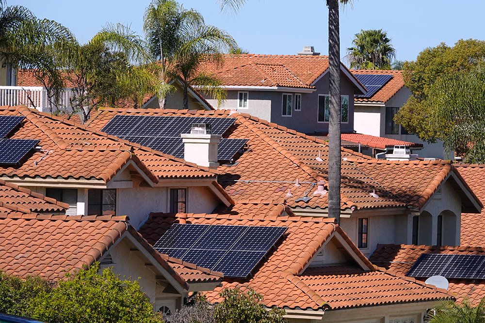AdobeStock_252563756 ee solar on roofs of houses in California