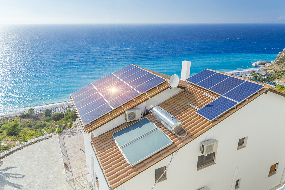 AdobeStock_90969994 ee solar on seasonal holiday home